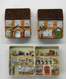 DK170_ Tiny Cottage Inside Outside 